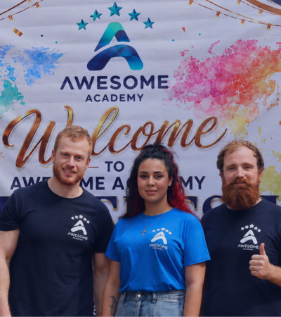 Изучайте английский язык в Awesome Academy с опытными носителями языка из США и Великобритании для подлинного обучения!