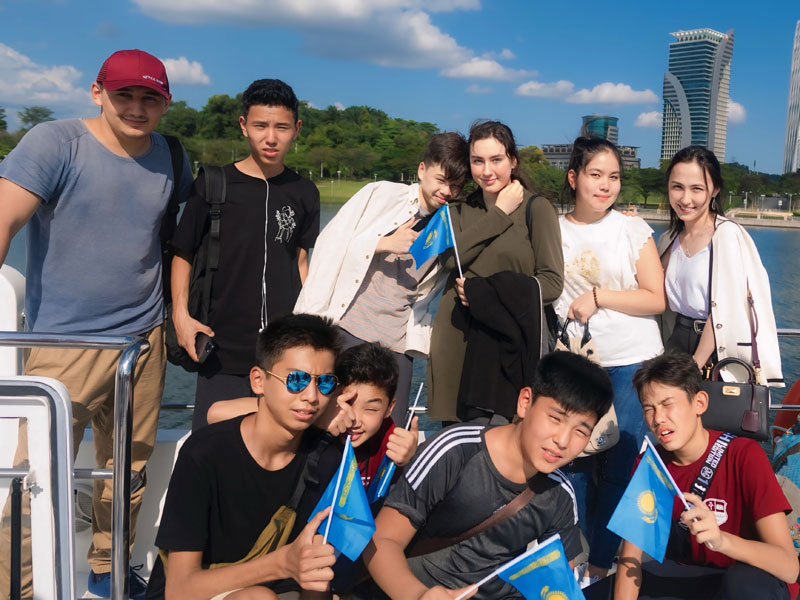 Enjoy fun activities & sightseeing! Explore, learn, and make memories with Awesome Academy’s exciting trips!